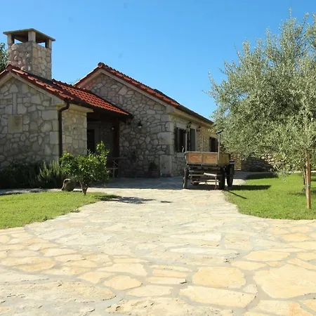 Family Friendly House With A Swimming Pool Lovinac, Novigrad - 18668 Casa vacanze Policnik